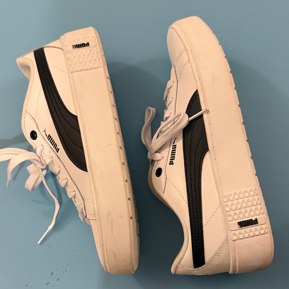 Puma White and Black Sneakers with SoftFoam - Picture 4 of 8